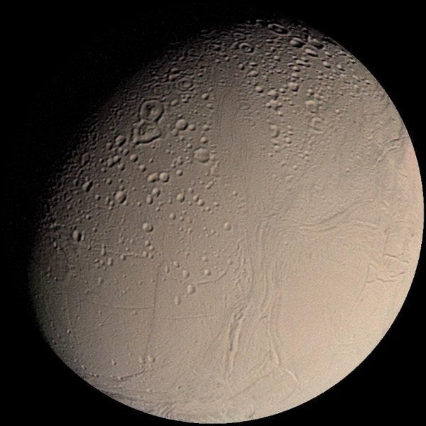 Encélado, fotografiado por Voyager 