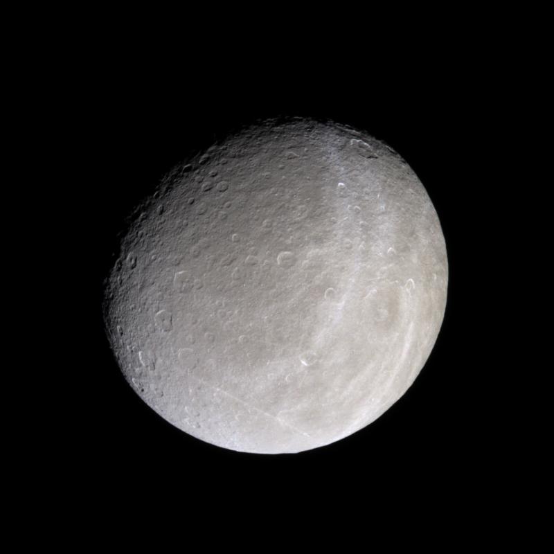 Cassini en su primer acercamiento a Rea
